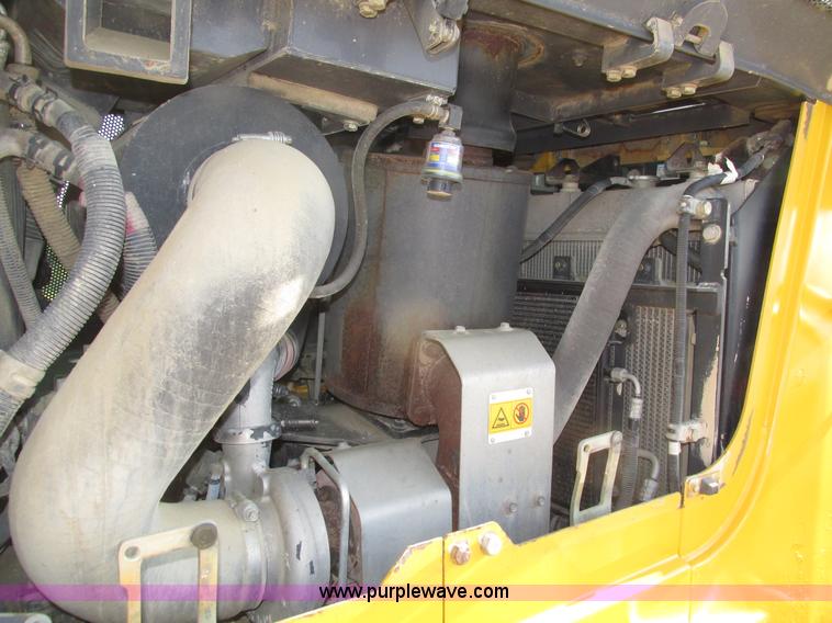 image for item H1240 2007 Komatsu D61EX-15 dozer