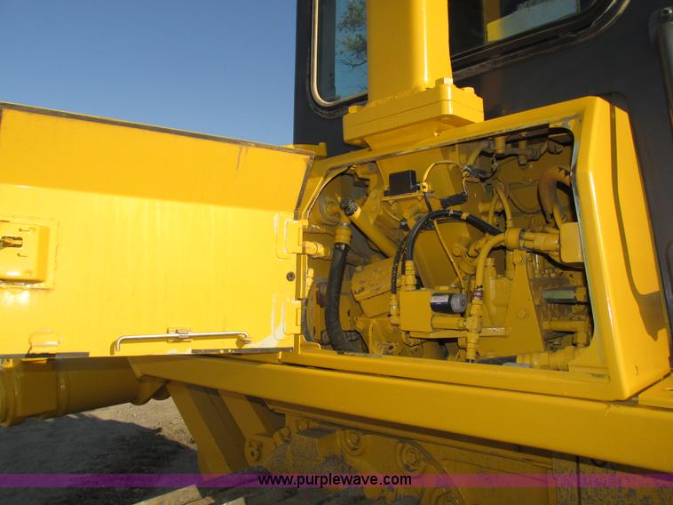 image for item H1240 2007 Komatsu D61EX-15 dozer