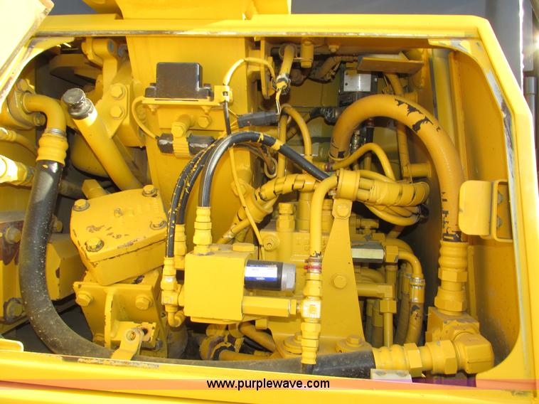 image for item H1240 2007 Komatsu D61EX-15 dozer