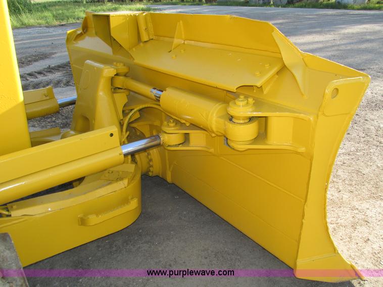 image for item H1240 2007 Komatsu D61EX-15 dozer