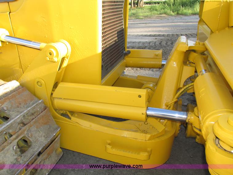 image for item H1240 2007 Komatsu D61EX-15 dozer