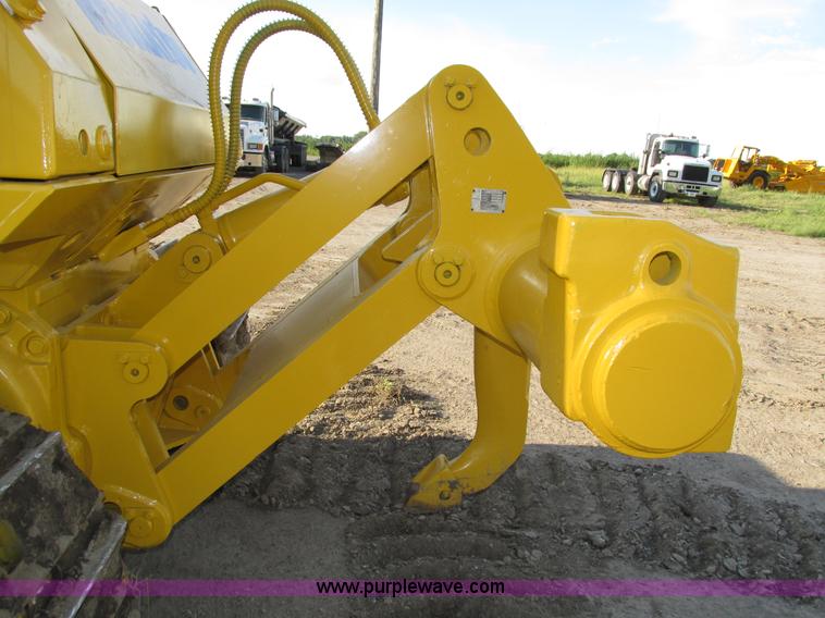 image for item H1240 2007 Komatsu D61EX-15 dozer