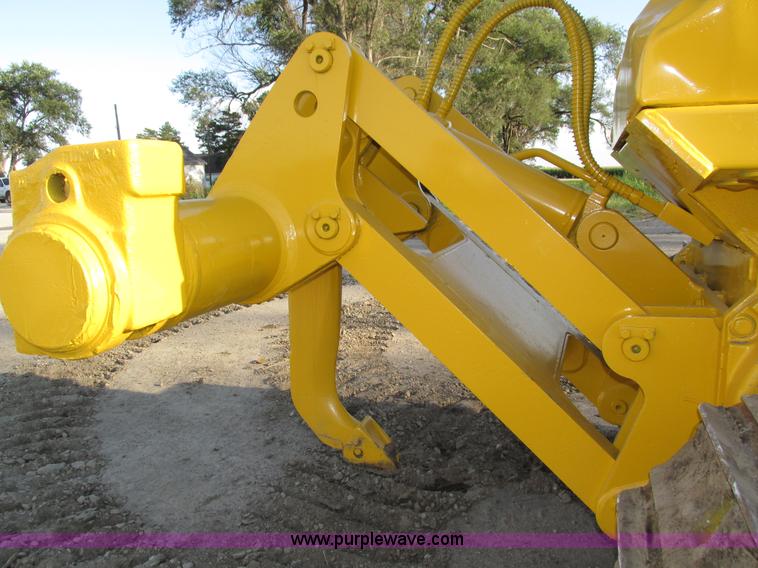 image for item H1240 2007 Komatsu D61EX-15 dozer