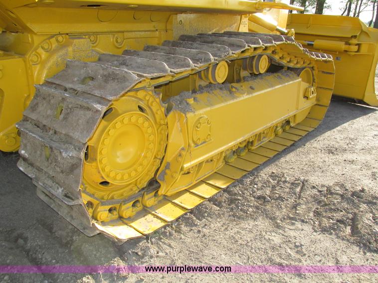 image for item H1240 2007 Komatsu D61EX-15 dozer