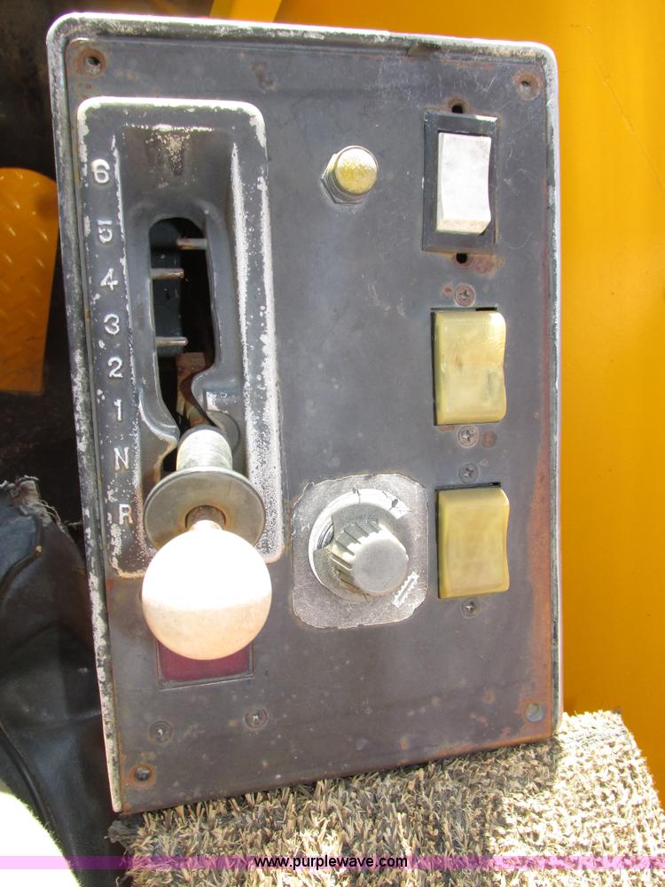 image for item H1241 1985 John Deere 762 scraper