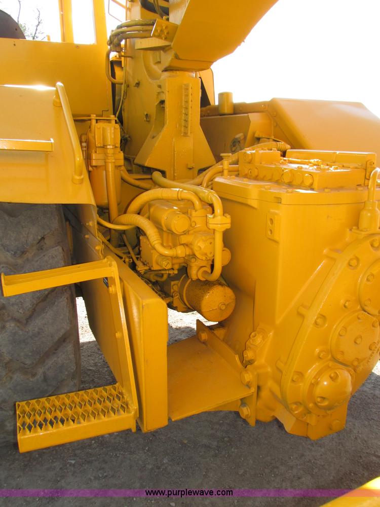 image for item H1241 1985 John Deere 762 scraper