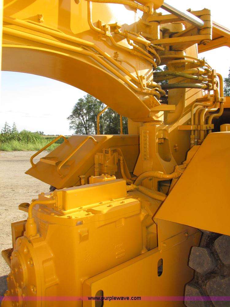 image for item H1241 1985 John Deere 762 scraper