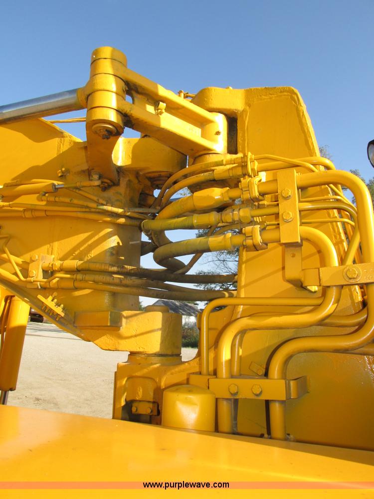 image for item H1241 1985 John Deere 762 scraper