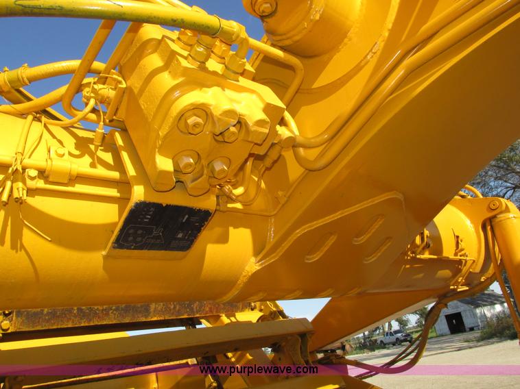 image for item H1241 1985 John Deere 762 scraper