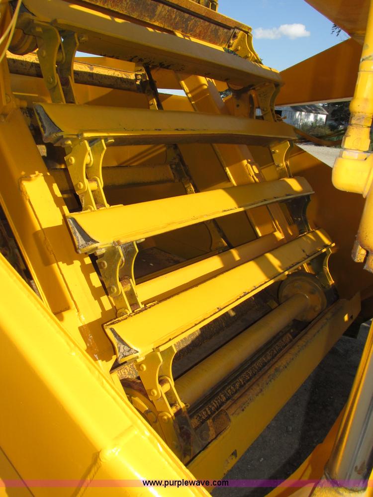 image for item H1241 1985 John Deere 762 scraper