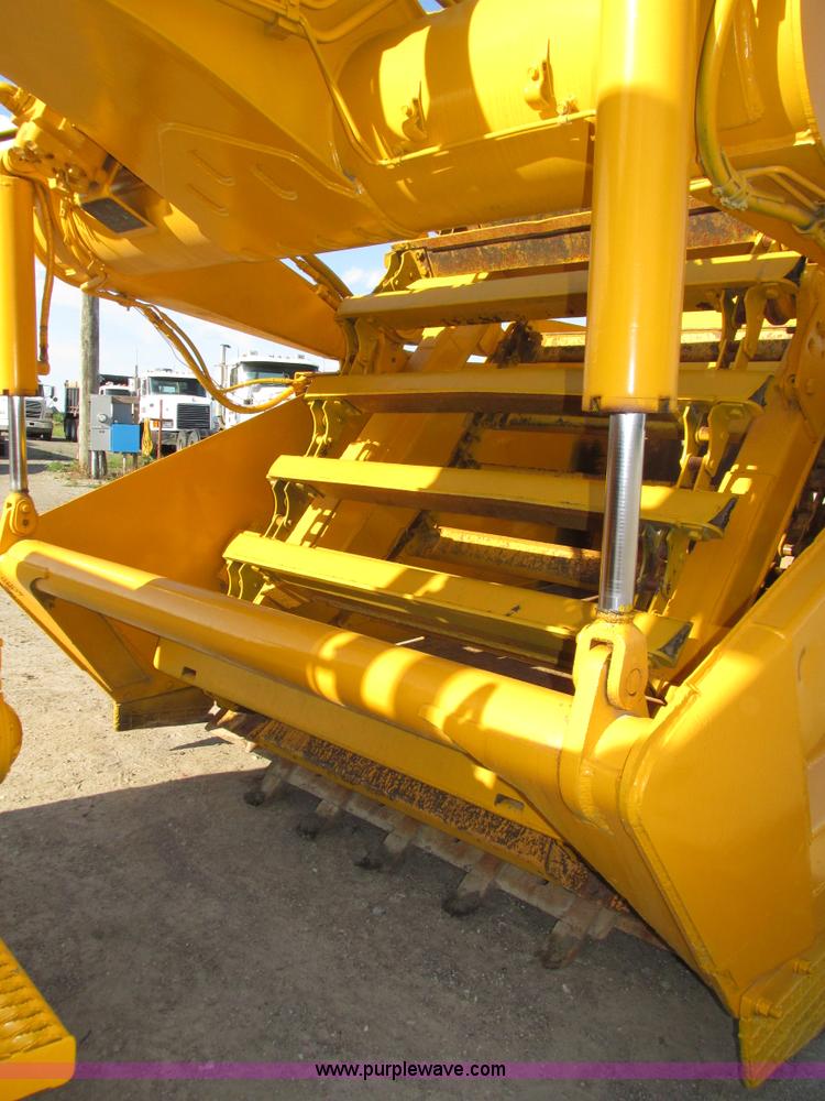 image for item H1241 1985 John Deere 762 scraper