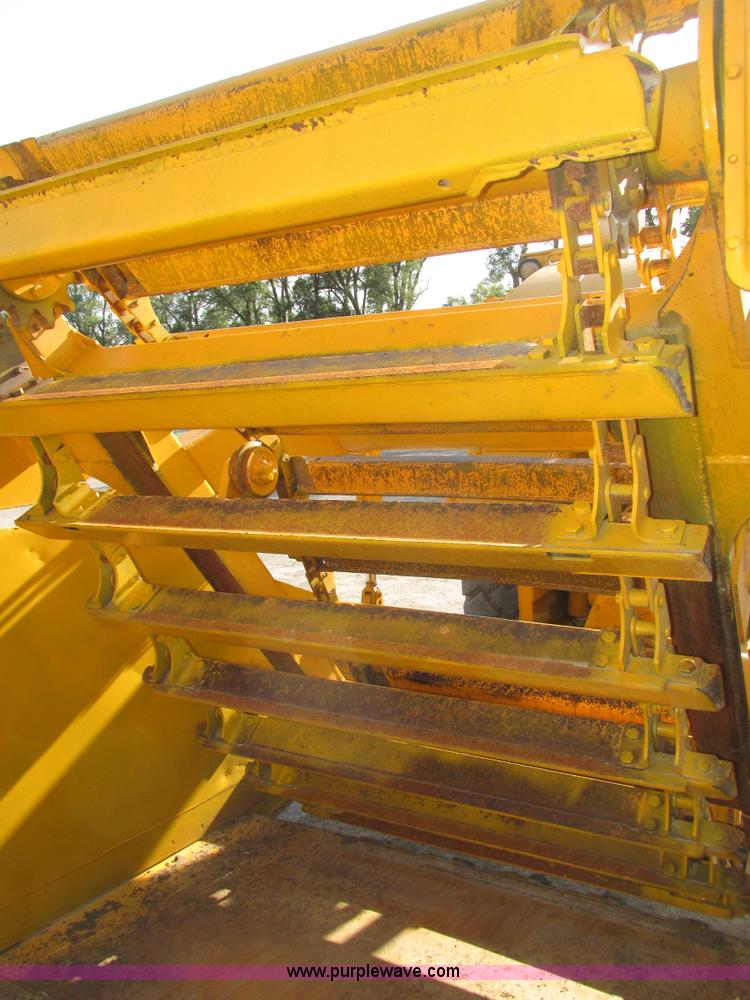 image for item H1241 1985 John Deere 762 scraper