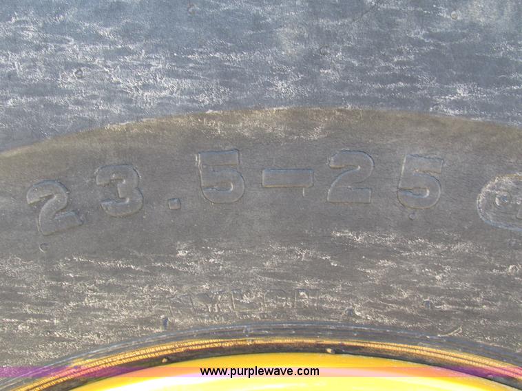 image for item H1241 1985 John Deere 762 scraper