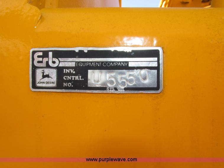 image for item H1241 1985 John Deere 762 scraper