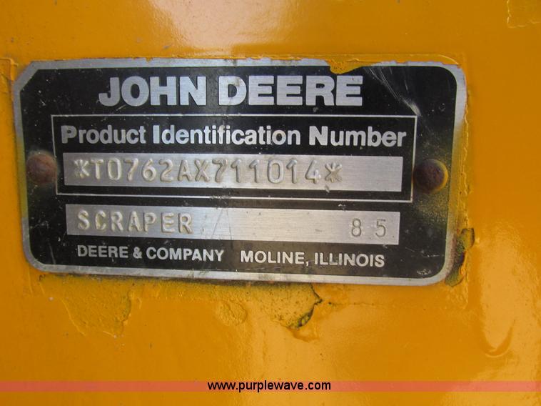image for item H1241 1985 John Deere 762 scraper