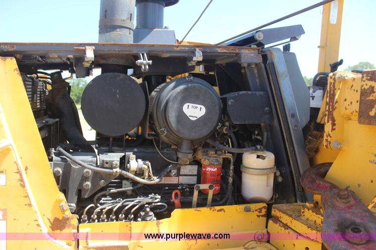 image for item I1586 2006 Komatsu D41P-6 pipelayer