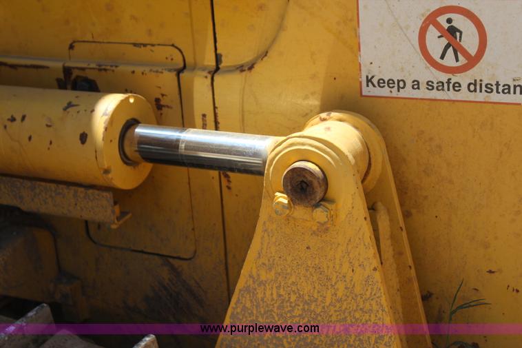 image for item I1586 2006 Komatsu D41P-6 pipelayer