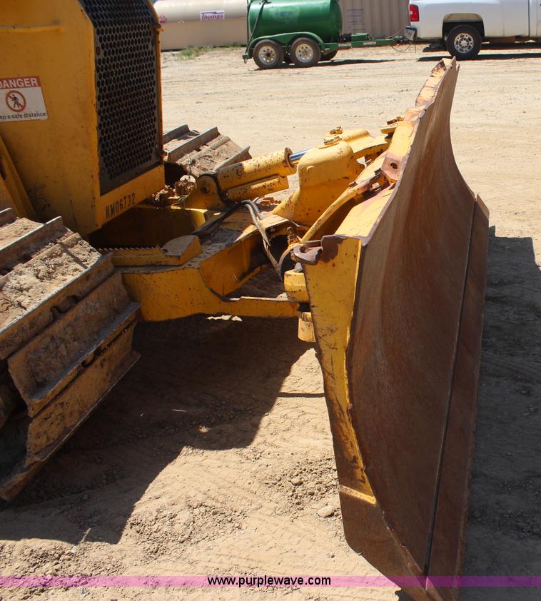 image for item I1586 2006 Komatsu D41P-6 pipelayer