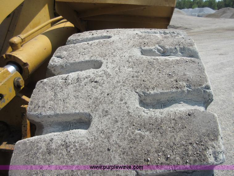 image for item I1982 1994 Caterpillar 938F wheel loader