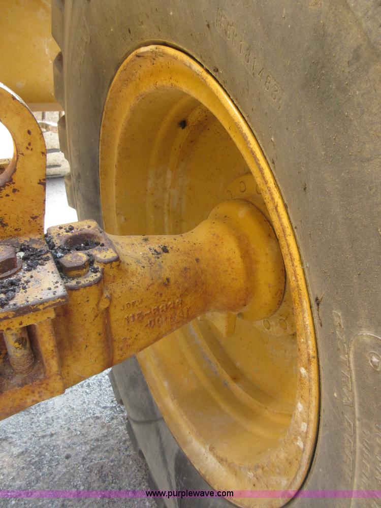 image for item I1982 1994 Caterpillar 938F wheel loader