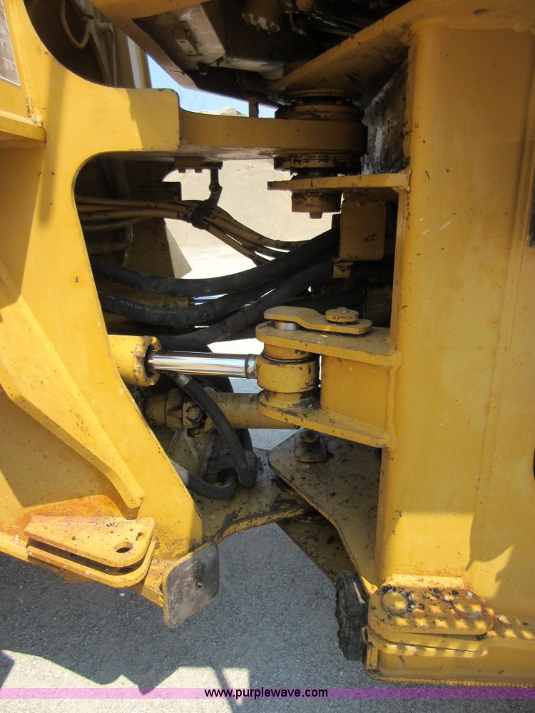 image for item I1982 1994 Caterpillar 938F wheel loader