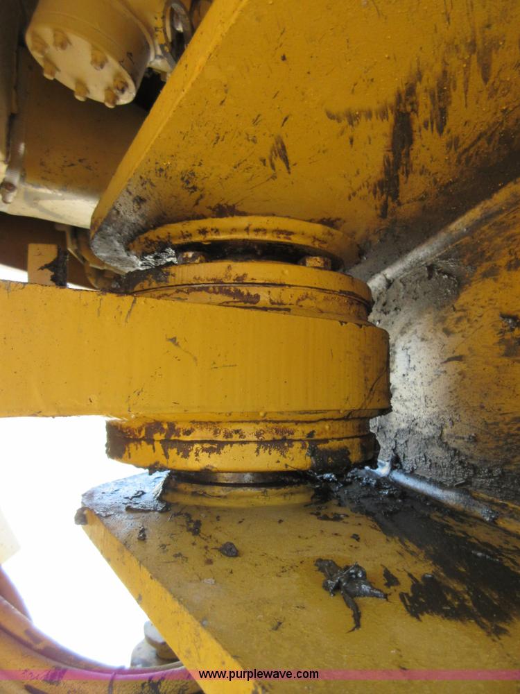 image for item I1982 1994 Caterpillar 938F wheel loader