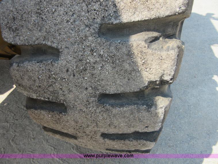image for item I1982 1994 Caterpillar 938F wheel loader