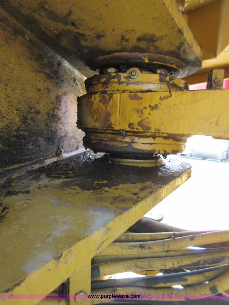 image for item I1982 1994 Caterpillar 938F wheel loader