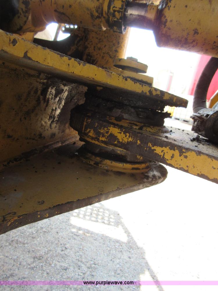 image for item I1982 1994 Caterpillar 938F wheel loader