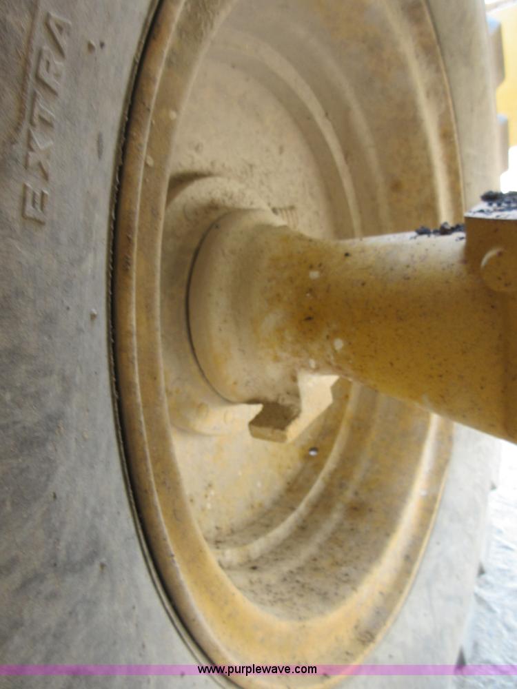 image for item I1982 1994 Caterpillar 938F wheel loader