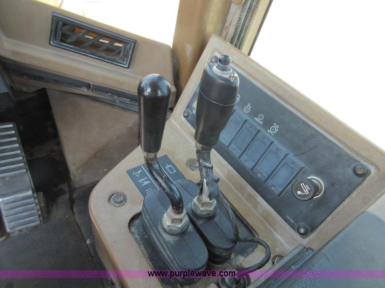 image for item I1982 1994 Caterpillar 938F wheel loader