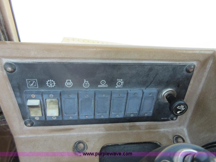 image for item I1982 1994 Caterpillar 938F wheel loader