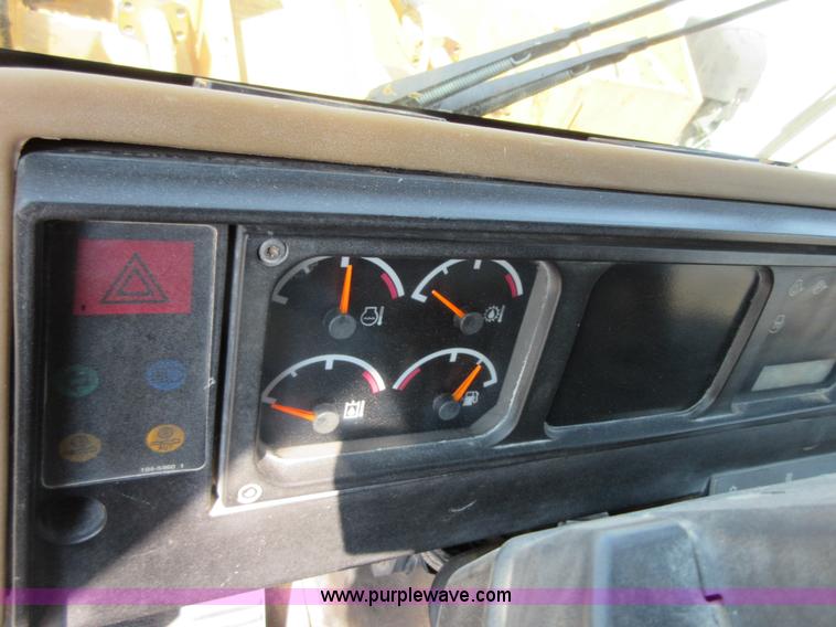 image for item I1982 1994 Caterpillar 938F wheel loader