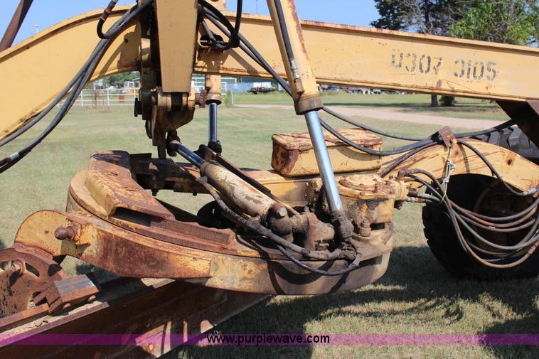 image for item J2396 Galion A550 motor grader