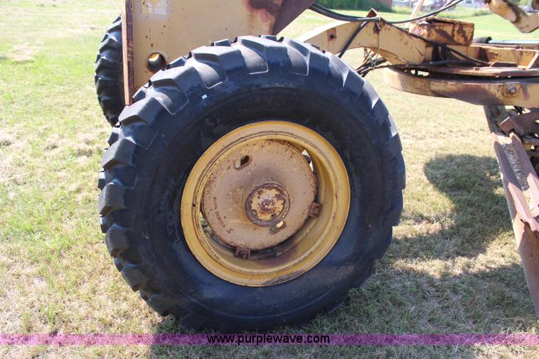 image for item J2396 Galion A550 motor grader