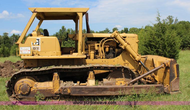 image for item J3528 1968 Caterpillar D7E dozer