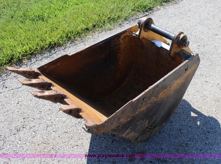 image for item J3535 24"W backhoe bucket