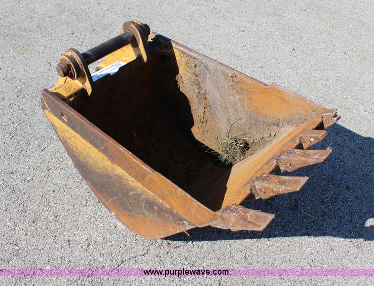 image for item J3535 24"W backhoe bucket