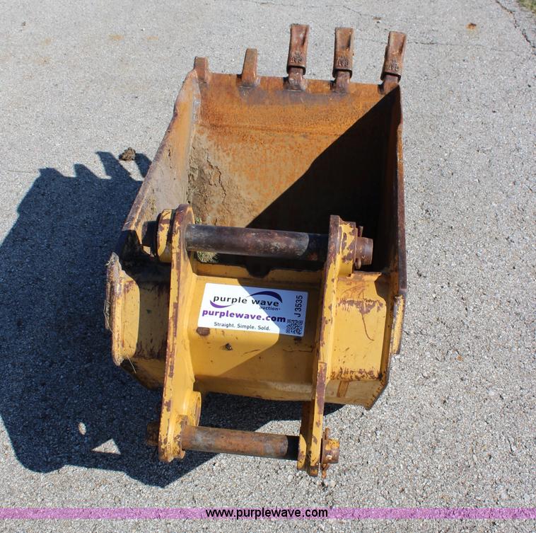 image for item J3535 24"W backhoe bucket