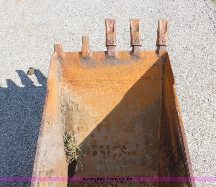 image for item J3535 24"W backhoe bucket