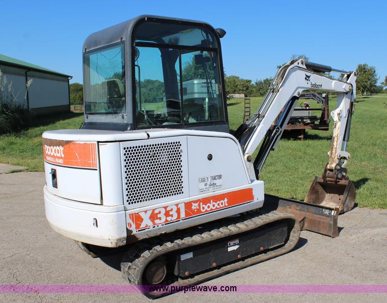 image for item J3703 1999 Bobcat X331 compact excavator