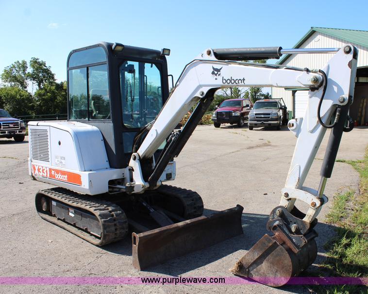 image for item J3703 1999 Bobcat X331 compact excavator