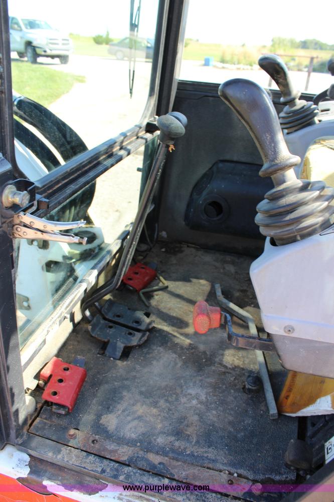 image for item J3703 1999 Bobcat X331 compact excavator