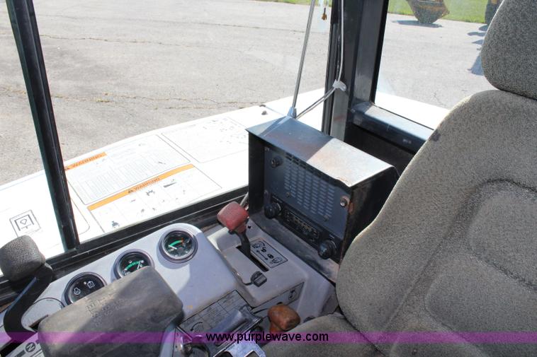 image for item J3703 1999 Bobcat X331 compact excavator