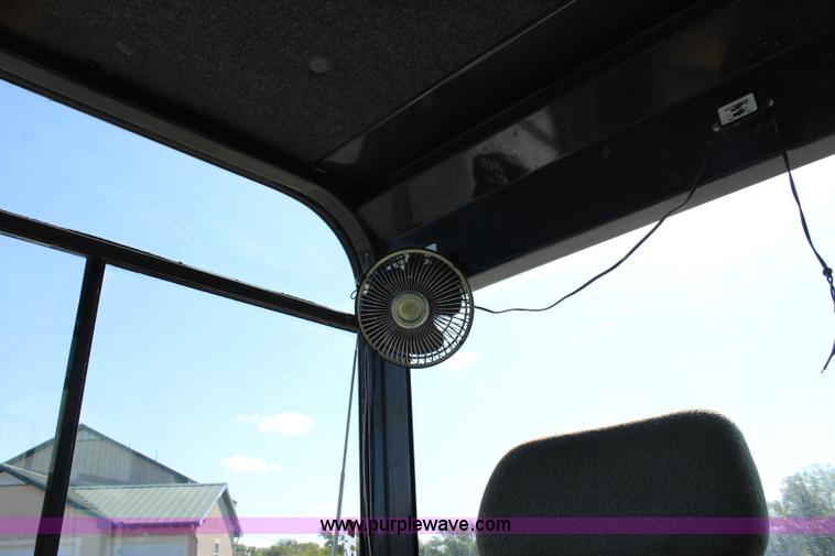 image for item J3703 1999 Bobcat X331 compact excavator