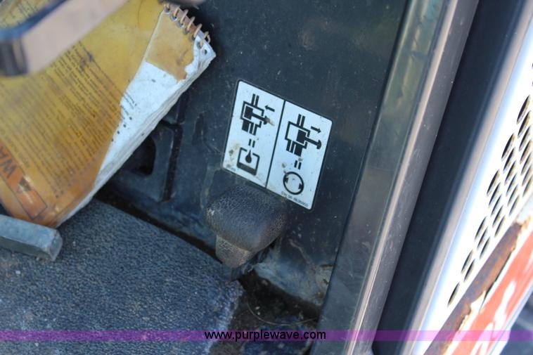 image for item J3703 1999 Bobcat X331 compact excavator