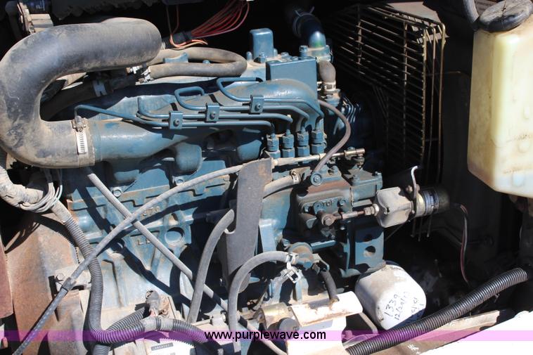 image for item J3703 1999 Bobcat X331 compact excavator