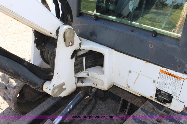 image for item J3703 1999 Bobcat X331 compact excavator