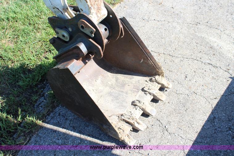 image for item J3703 1999 Bobcat X331 compact excavator