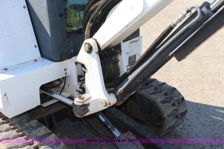 image for item J3703 1999 Bobcat X331 compact excavator